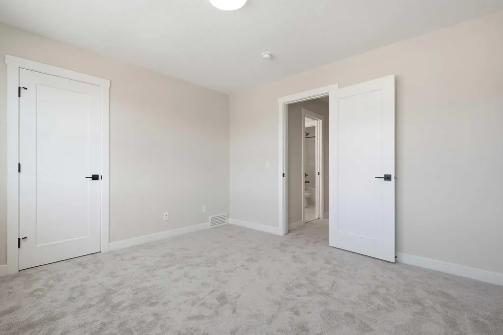 439 Kinniburgh Loop Chestermere AB T1X 3C4