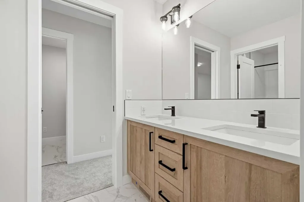 439 Kinniburgh Loop Chestermere AB T1X 3C4
