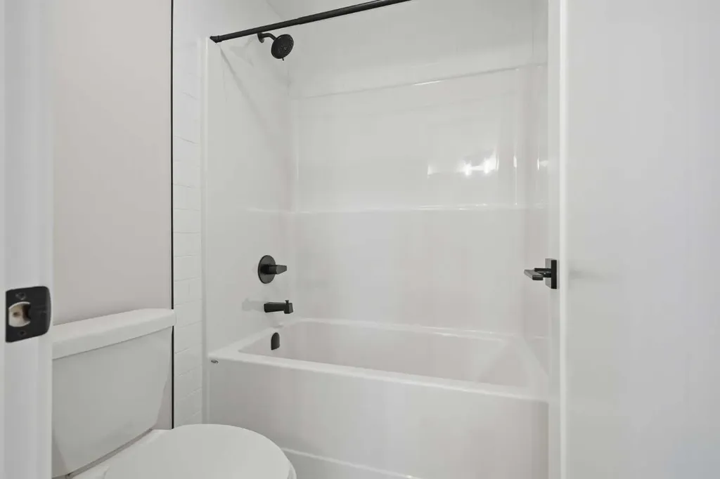 439 Kinniburgh Loop Chestermere AB T1X 3C4