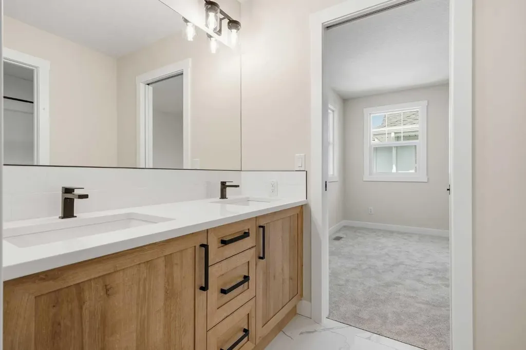 439 Kinniburgh Loop Chestermere AB T1X 3C4