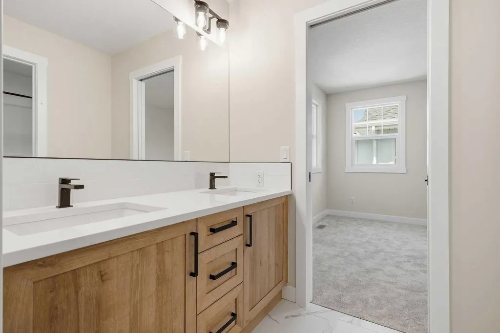 439 Kinniburgh Loop Chestermere AB T1X 3C4