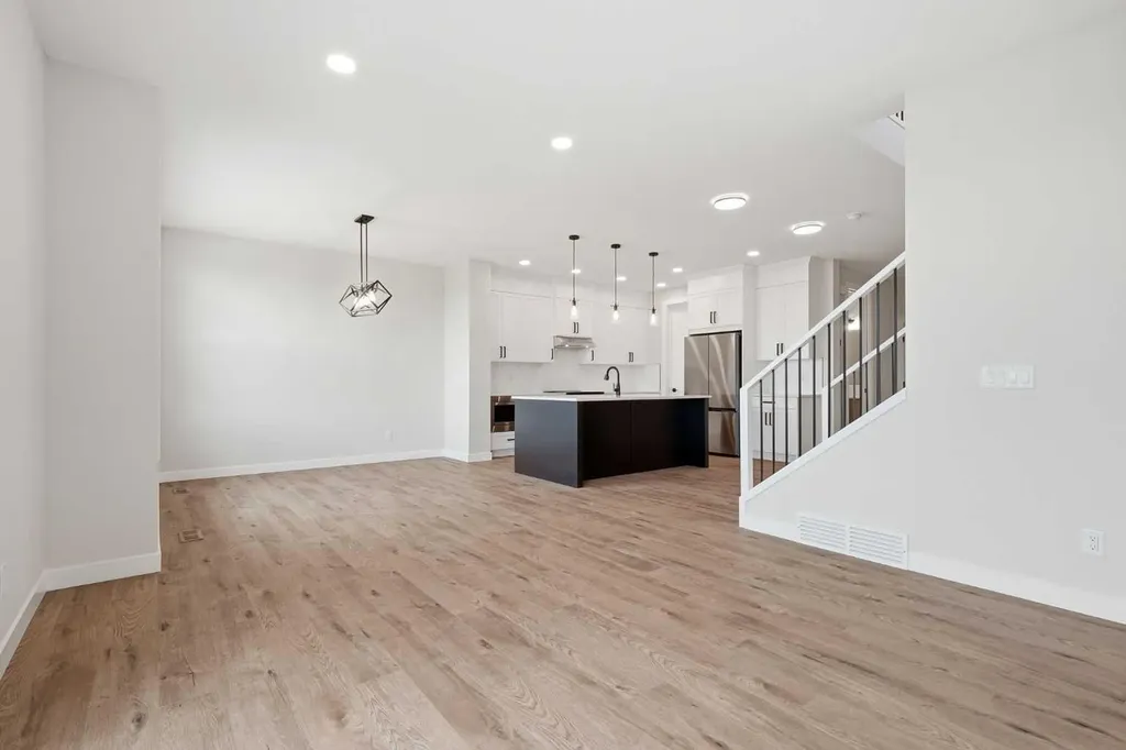 439 Kinniburgh Loop Chestermere AB T1X 3C4