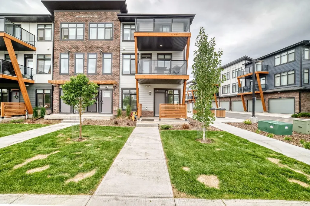562 Seton Circle SE Calgary AB T3M3Y5