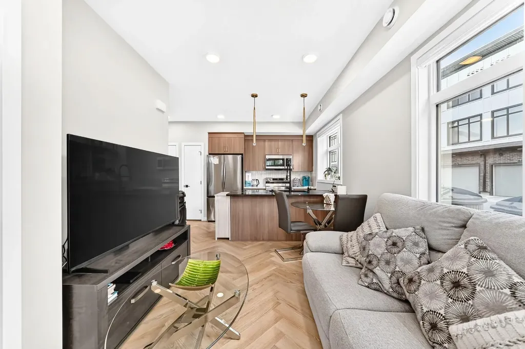 562 Seton Circle SE Calgary AB T3M3Y5