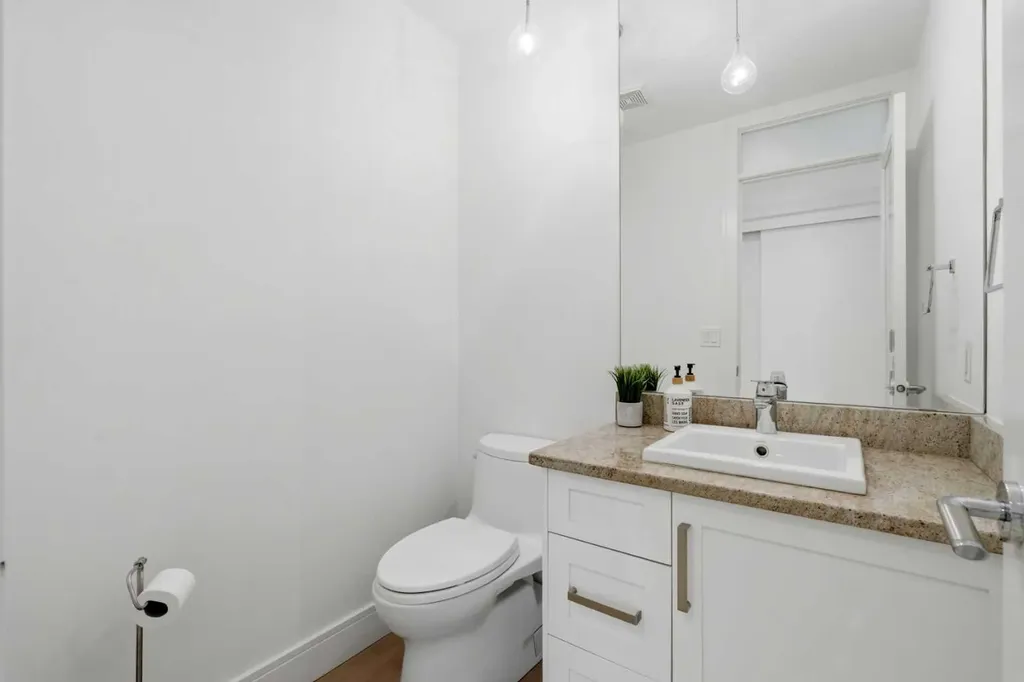 2040 31 Avenue SW Calgary AB T2T 1T2