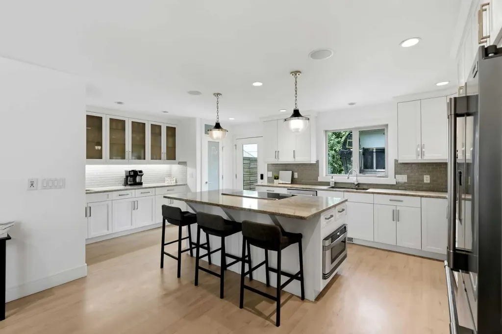 2040 31 Avenue SW Calgary AB T2T 1T2