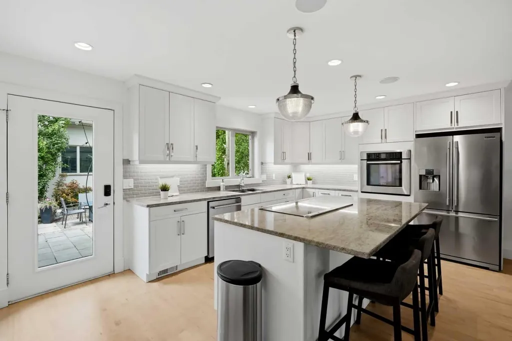 2040 31 Avenue SW Calgary AB T2T 1T2