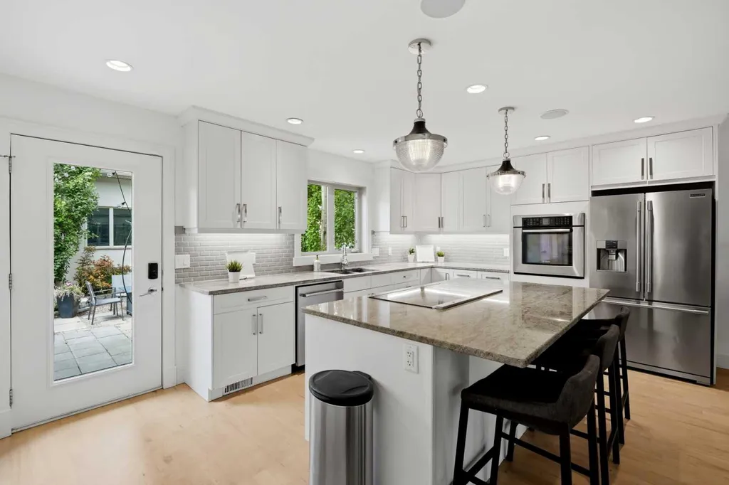 2040 31 Avenue SW Calgary AB T2T 1T2