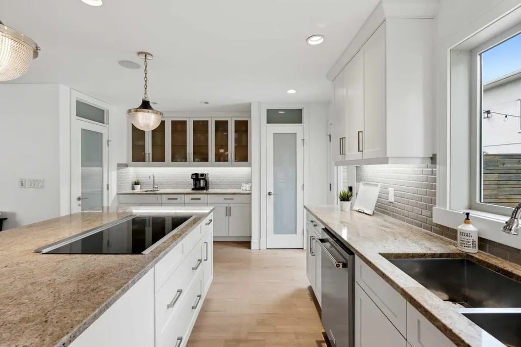 2040 31 Avenue SW Calgary AB T2T 1T2