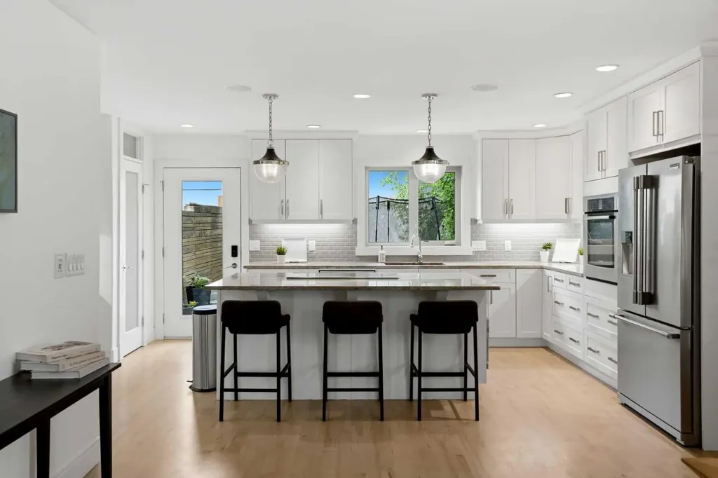 2040 31 Avenue SW Calgary AB T2T 1T2