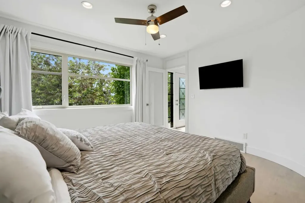 2040 31 Avenue SW Calgary AB T2T 1T2