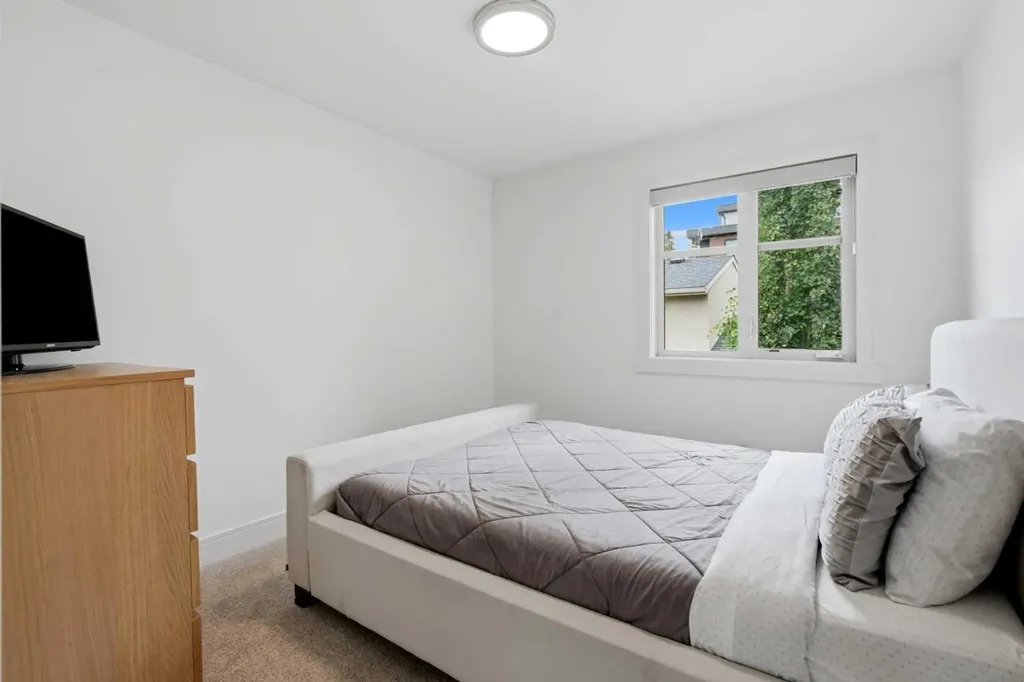 2040 31 Avenue SW Calgary AB T2T 1T2