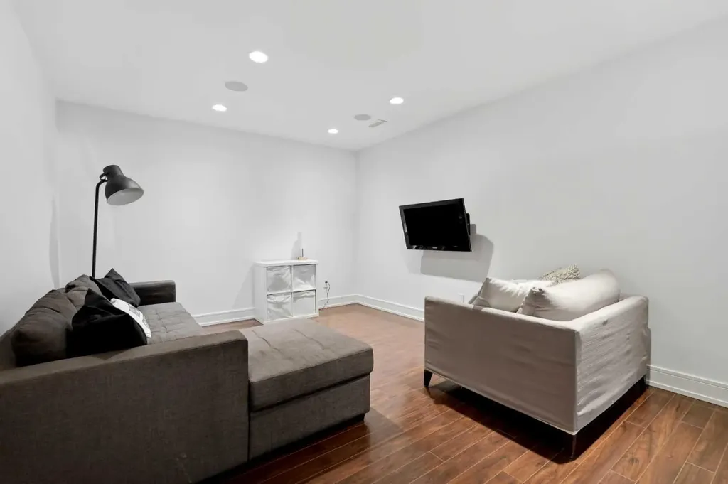 2040 31 Avenue SW Calgary AB T2T 1T2