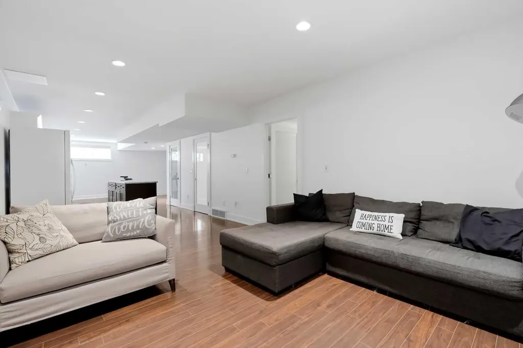 2040 31 Avenue SW Calgary AB T2T 1T2