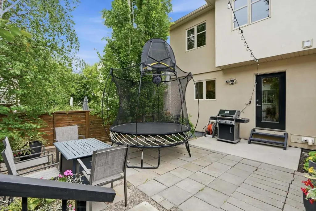 2040 31 Avenue SW Calgary AB T2T 1T2