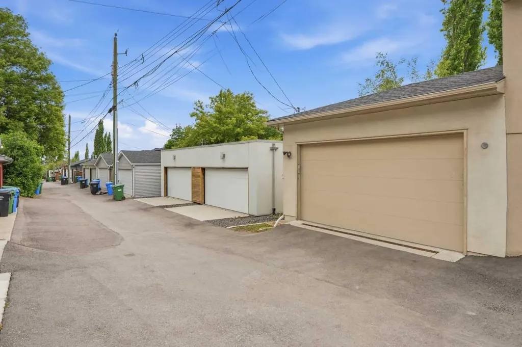 2040 31 Avenue SW Calgary AB T2T 1T2
