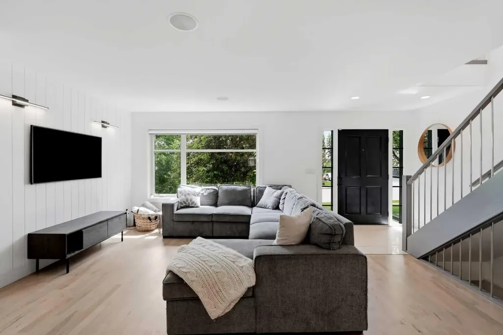2040 31 Avenue SW Calgary AB T2T 1T2