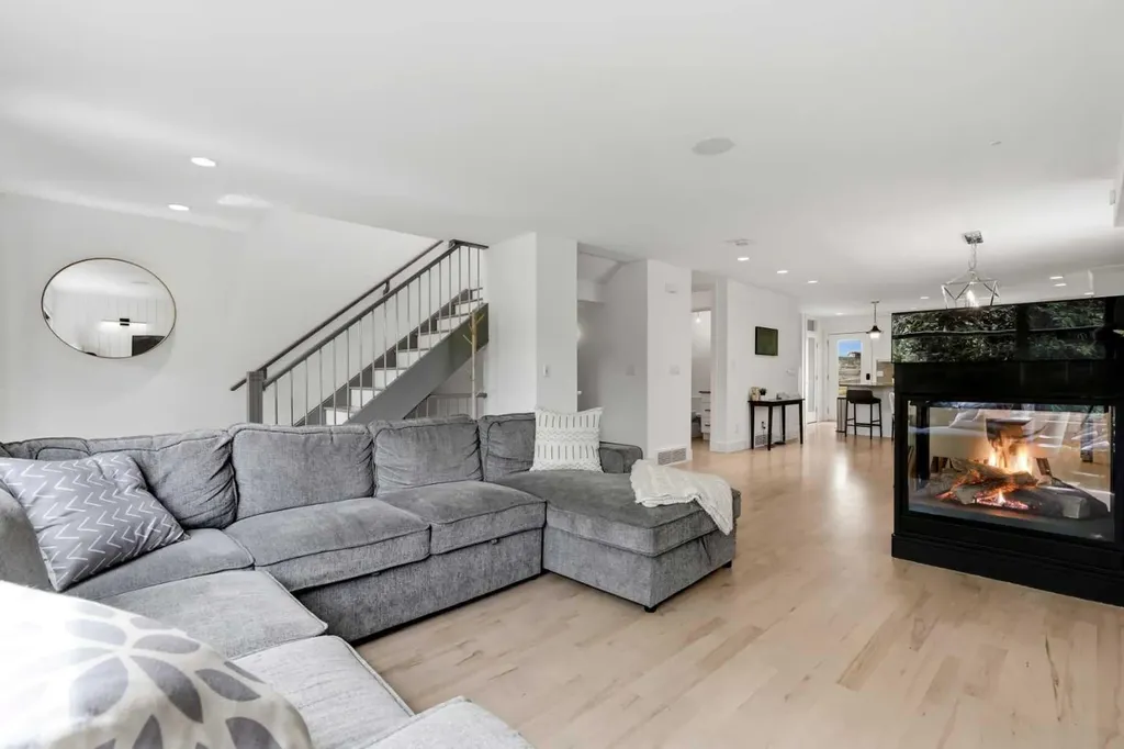 2040 31 Avenue SW Calgary AB T2T 1T2