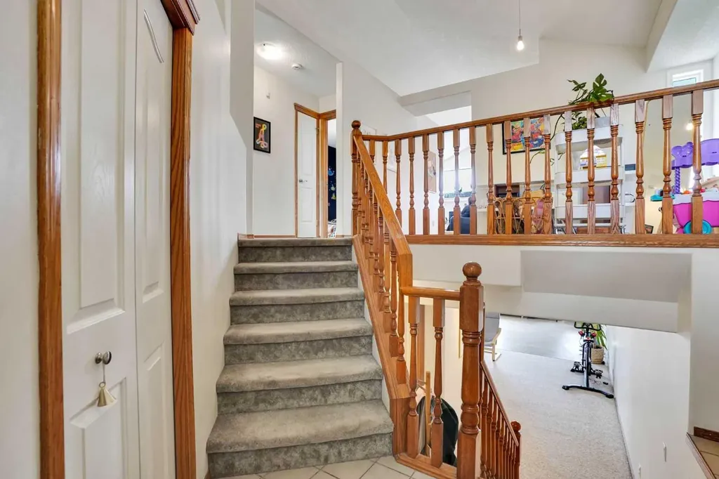 26 Hidden Ranch Road NW Calgary AB T3A 5S5