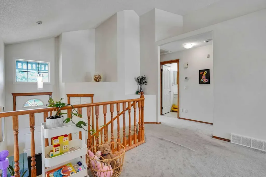 26 Hidden Ranch Road NW Calgary AB T3A 5S5