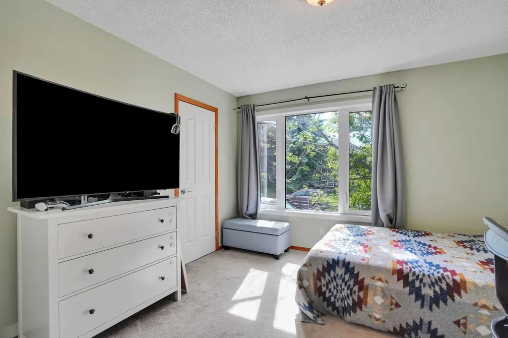26 Hidden Ranch Road NW Calgary AB T3A 5S5