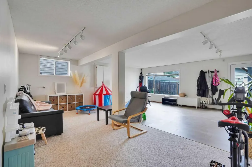 26 Hidden Ranch Road NW Calgary AB T3A 5S5