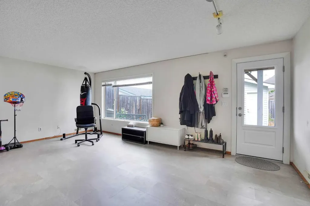 26 Hidden Ranch Road NW Calgary AB T3A 5S5