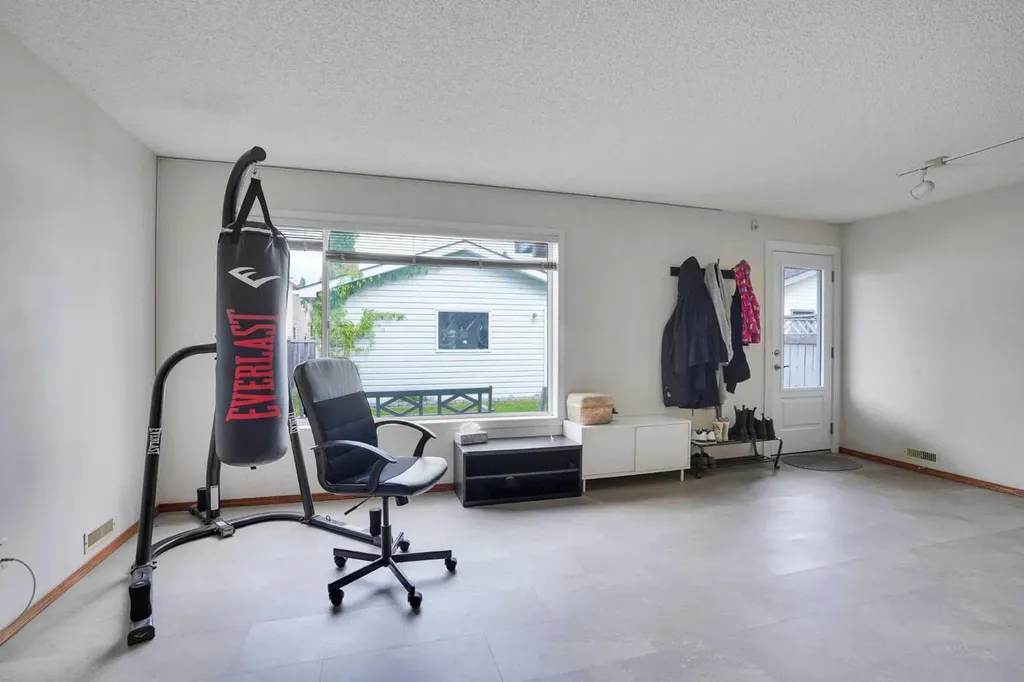 26 Hidden Ranch Road NW Calgary AB T3A 5S5