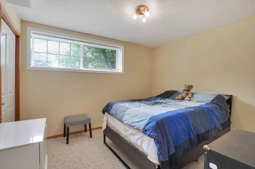 26 Hidden Ranch Road NW Calgary AB T3A 5S5