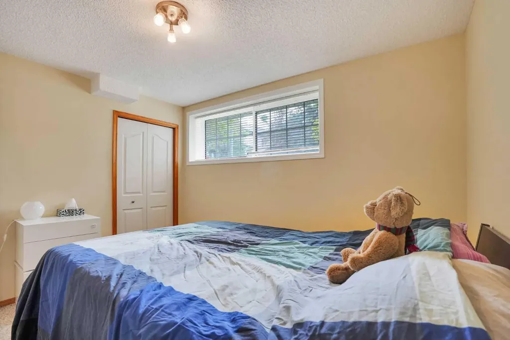 26 Hidden Ranch Road NW Calgary AB T3A 5S5