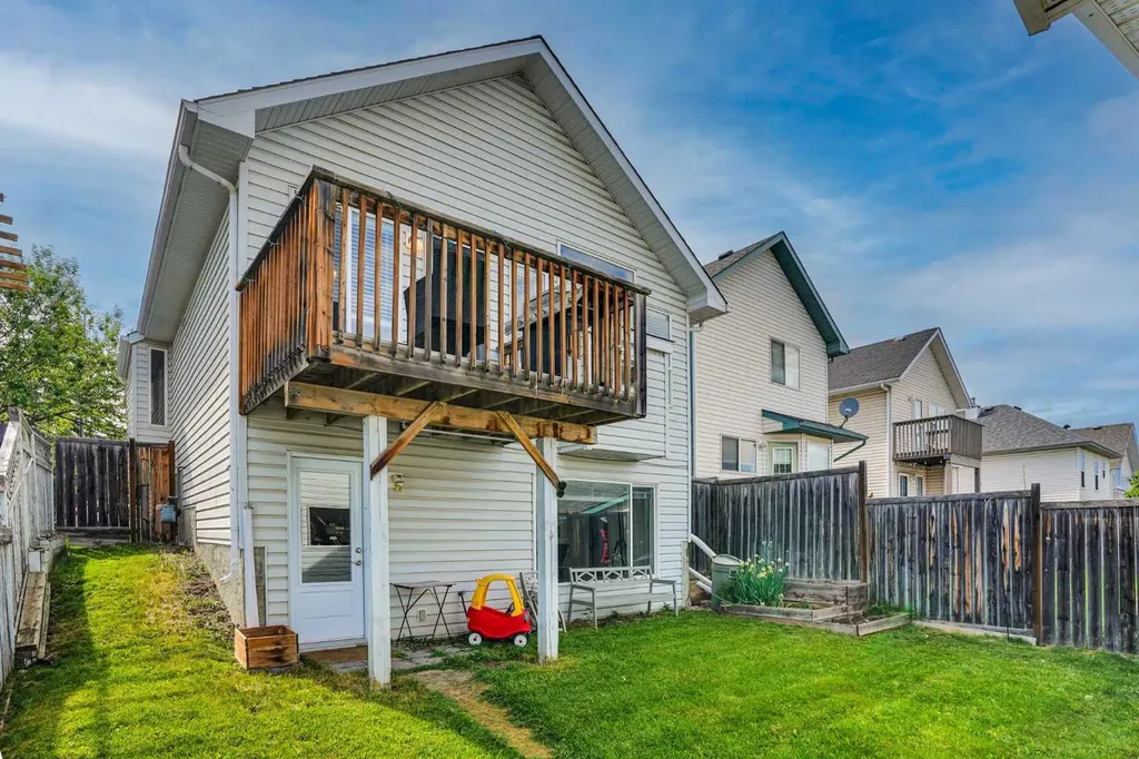 26 Hidden Ranch Road NW Calgary AB T3A 5S5