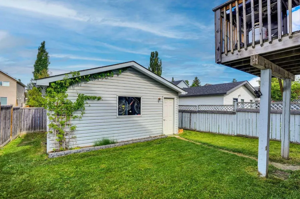 26 Hidden Ranch Road NW Calgary AB T3A 5S5
