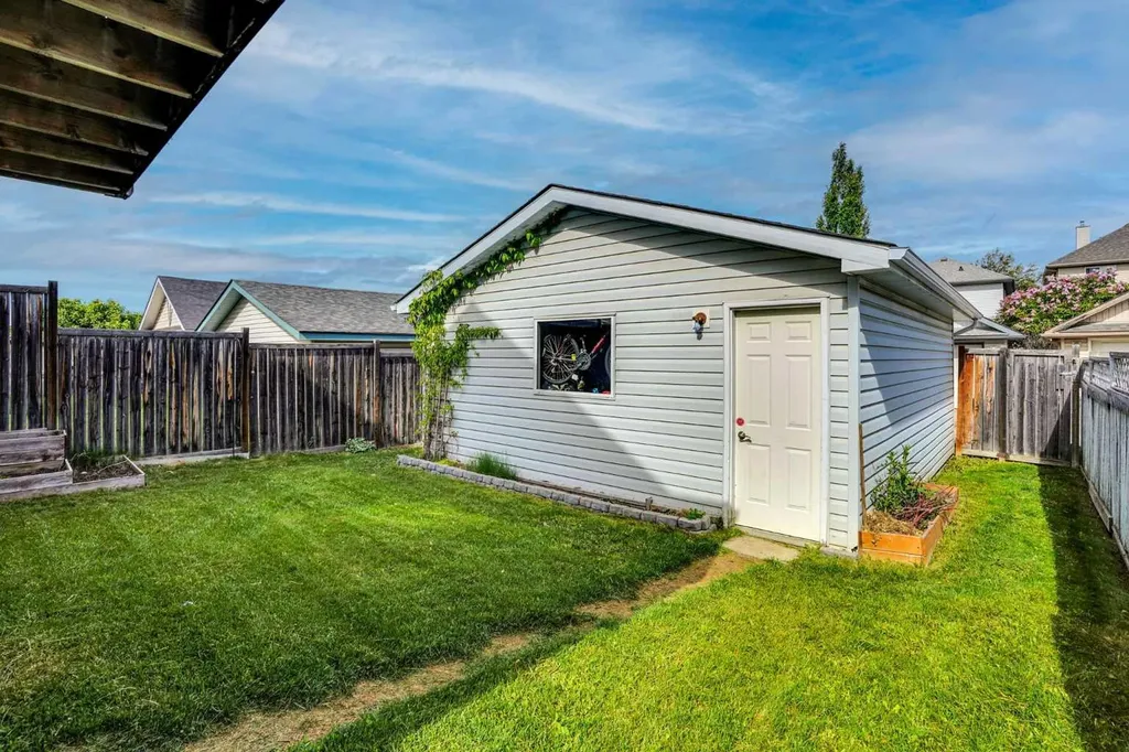 26 Hidden Ranch Road NW Calgary AB T3A 5S5