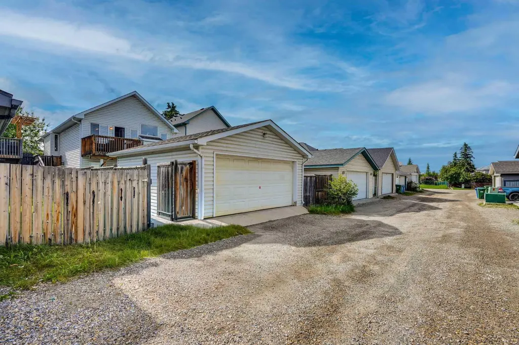 26 Hidden Ranch Road NW Calgary AB T3A 5S5