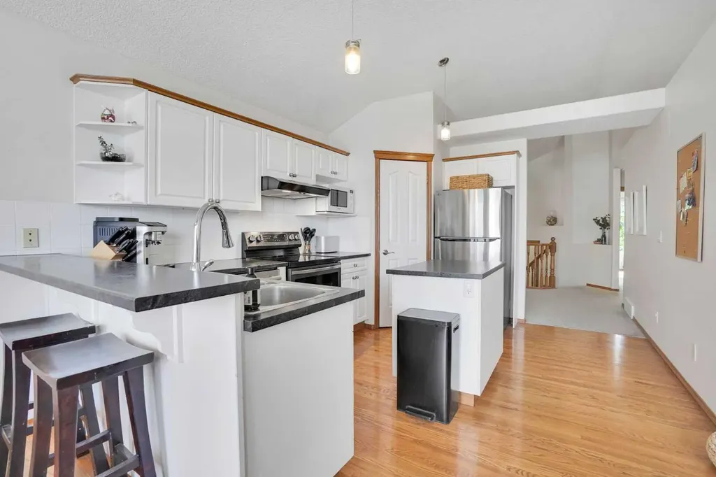 26 Hidden Ranch Road NW Calgary AB T3A 5S5