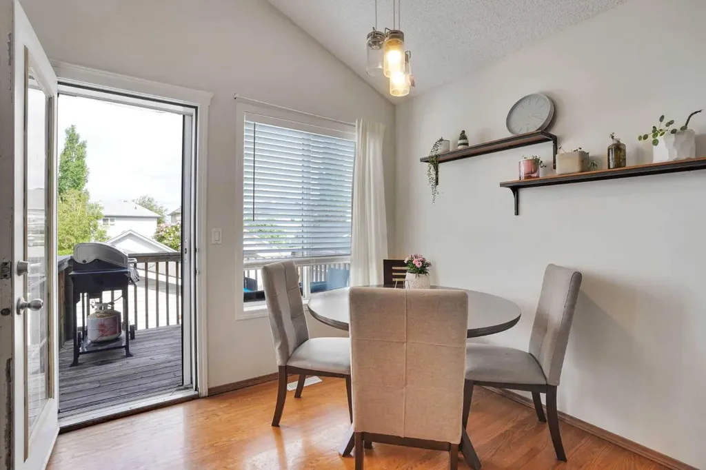 26 Hidden Ranch Road NW Calgary AB T3A 5S5