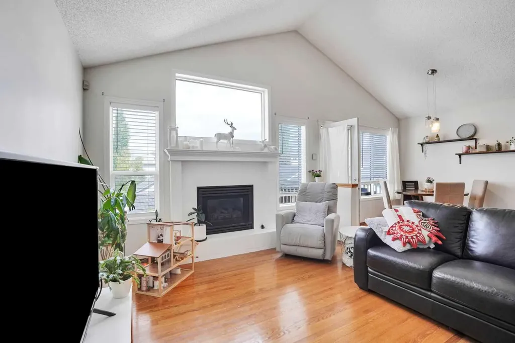26 Hidden Ranch Road NW Calgary AB T3A 5S5