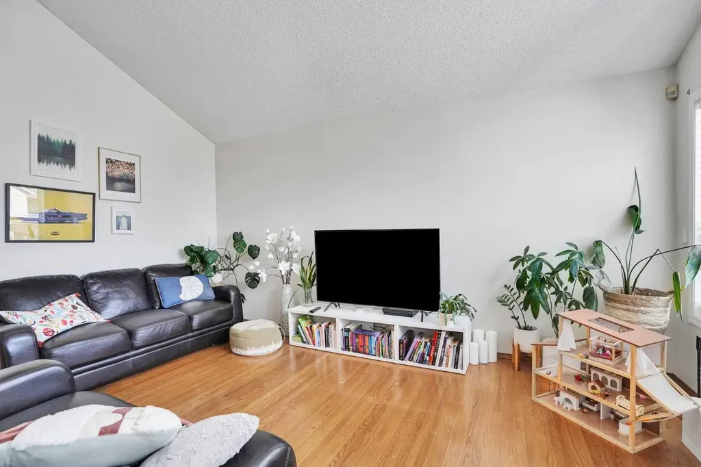 26 Hidden Ranch Road NW Calgary AB T3A 5S5
