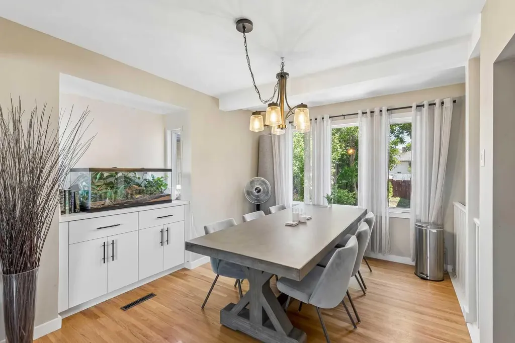 4936 Worcester Drive SW Calgary AB T3C3L6