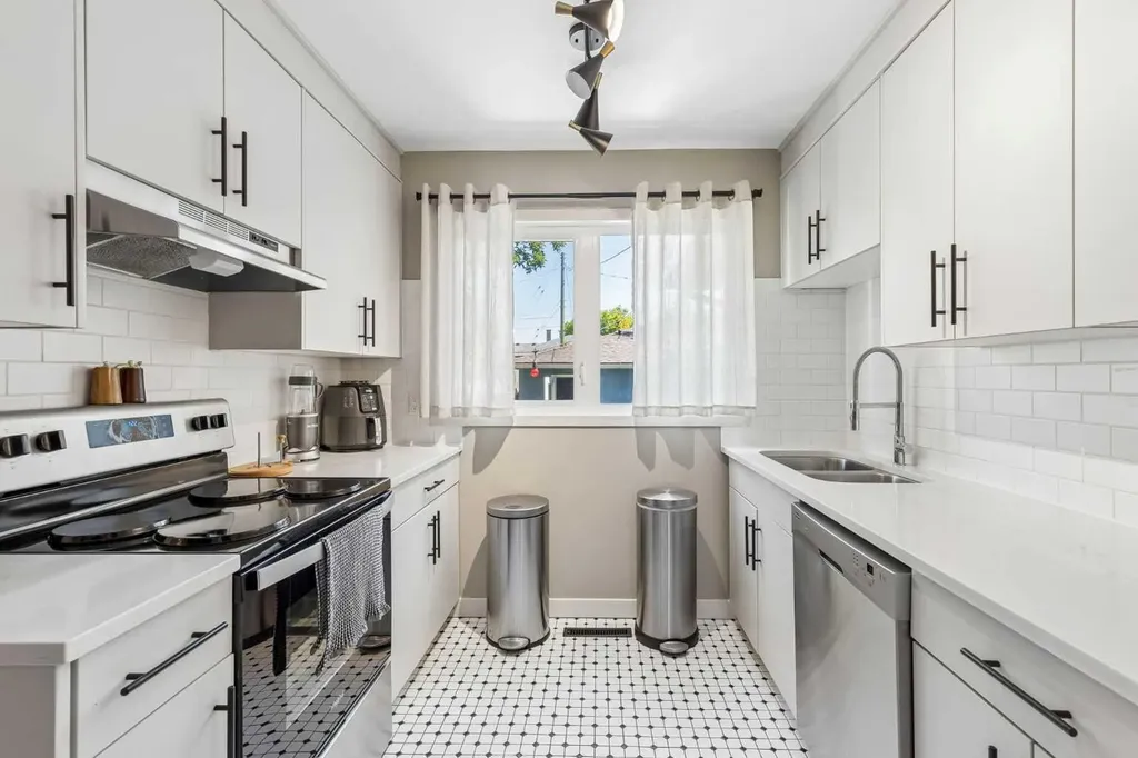 4936 Worcester Drive SW Calgary AB T3C3L6