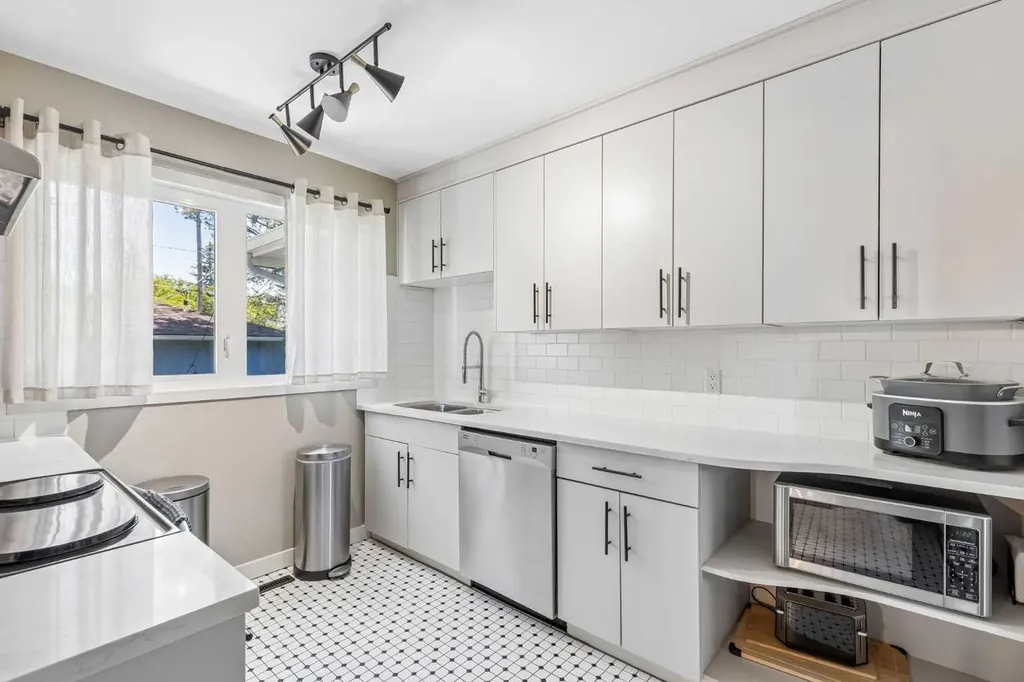 4936 Worcester Drive SW Calgary AB T3C3L6