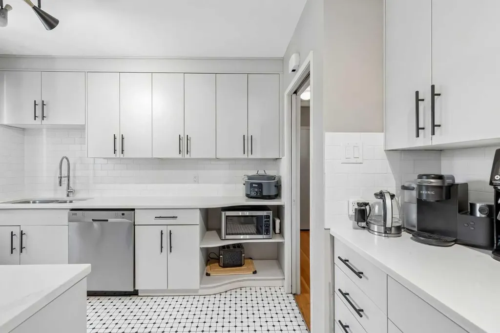 4936 Worcester Drive SW Calgary AB T3C3L6