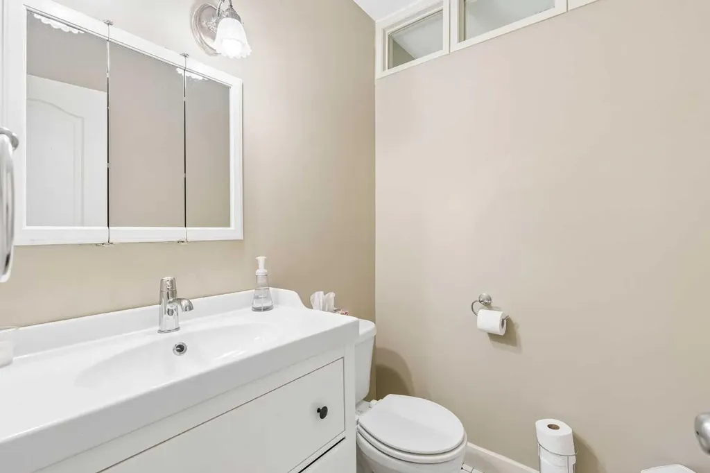 4936 Worcester Drive SW Calgary AB T3C3L6