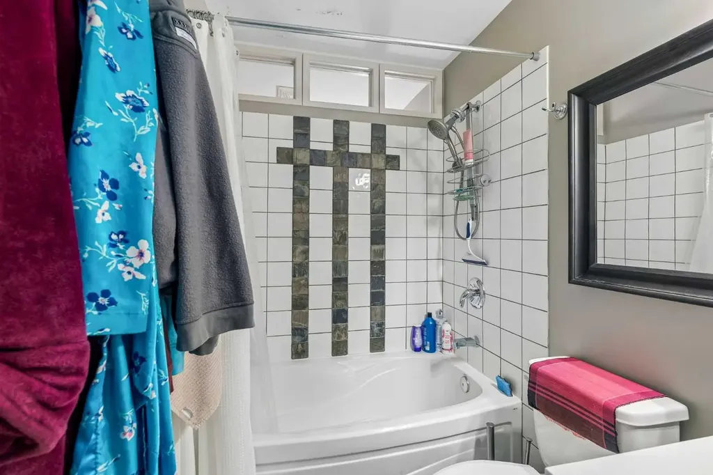 4936 Worcester Drive SW Calgary AB T3C3L6