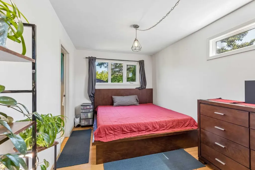 4936 Worcester Drive SW Calgary AB T3C3L6