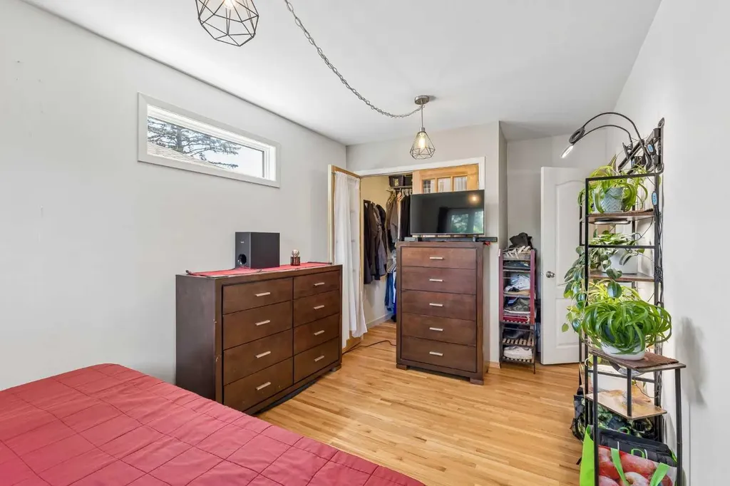 4936 Worcester Drive SW Calgary AB T3C3L6