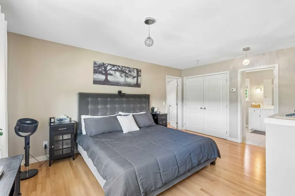 4936 Worcester Drive SW Calgary AB T3C3L6