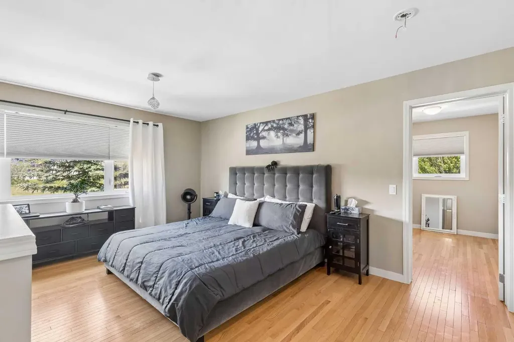 4936 Worcester Drive SW Calgary AB T3C3L6