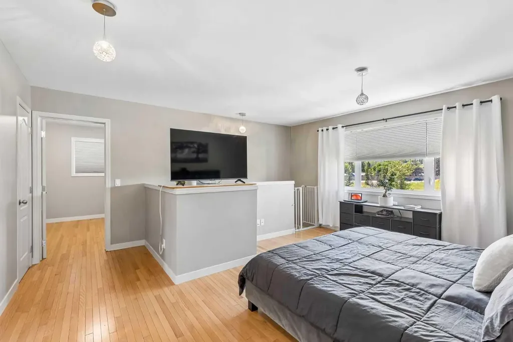4936 Worcester Drive SW Calgary AB T3C3L6