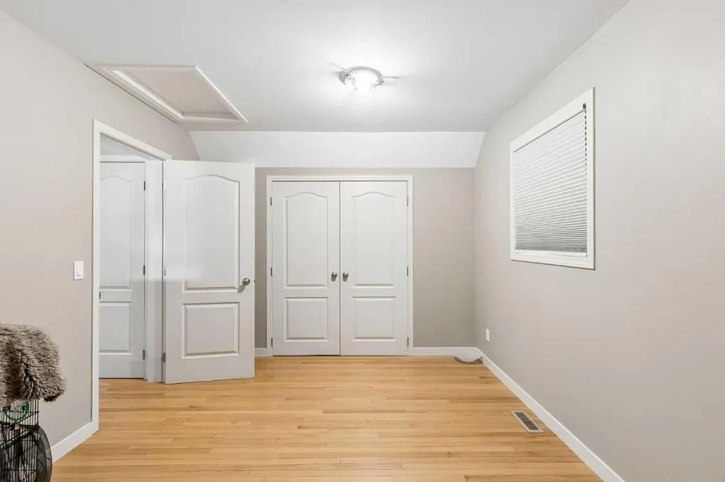 4936 Worcester Drive SW Calgary AB T3C3L6